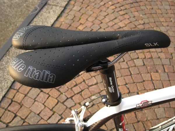 A red Selle Italia SLK Gel Flow saddle adds a bit of visual flair