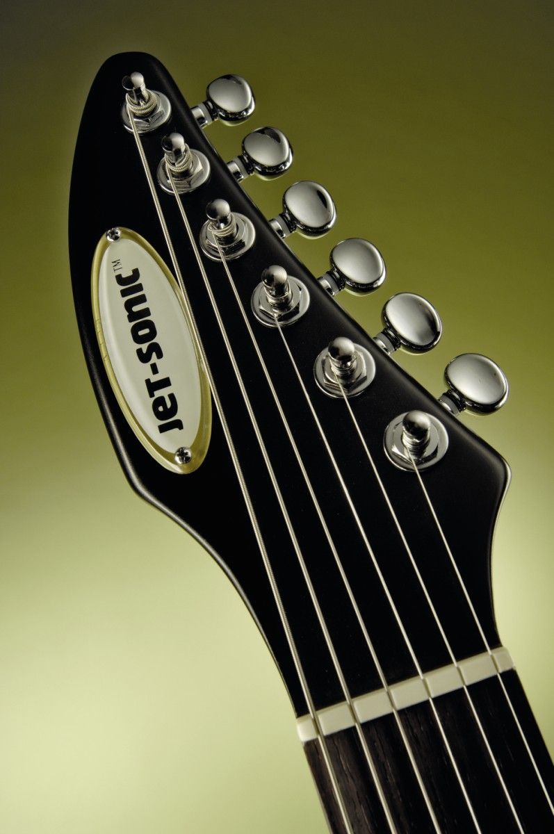 The reverse headstock with Wilkinson EZ-LOK tuners