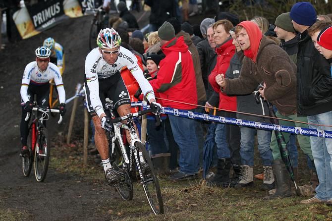 Sven Nys rides away from Zdenek Stybar early in the race
