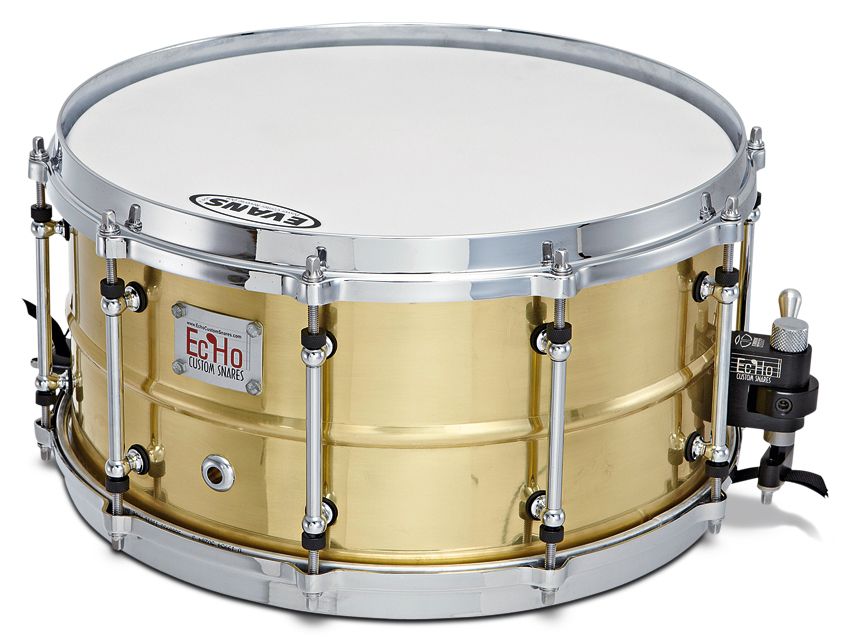 14"x7" snare has a 1.2mm brass shell with 30&ordm; spun bearing edges.