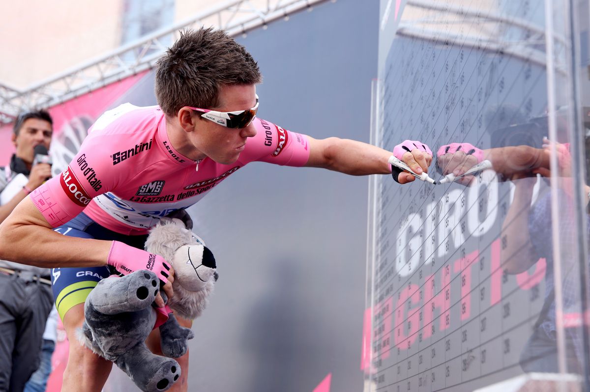 Simon Clarke signing on as the maglia rosa