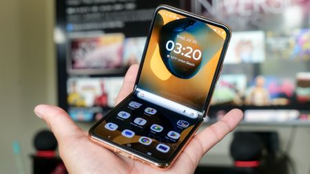 Motorola Razr Plus (2025) review.