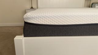 Emma Premium mattress edge