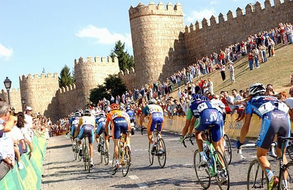 The peloton races up the cobbles into the walled city of Avila