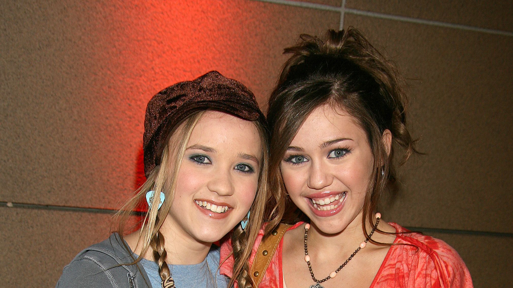 Miley Cyrus Emily Osment Had a #39 Hannah Montana #39 Reunion Marie Claire
