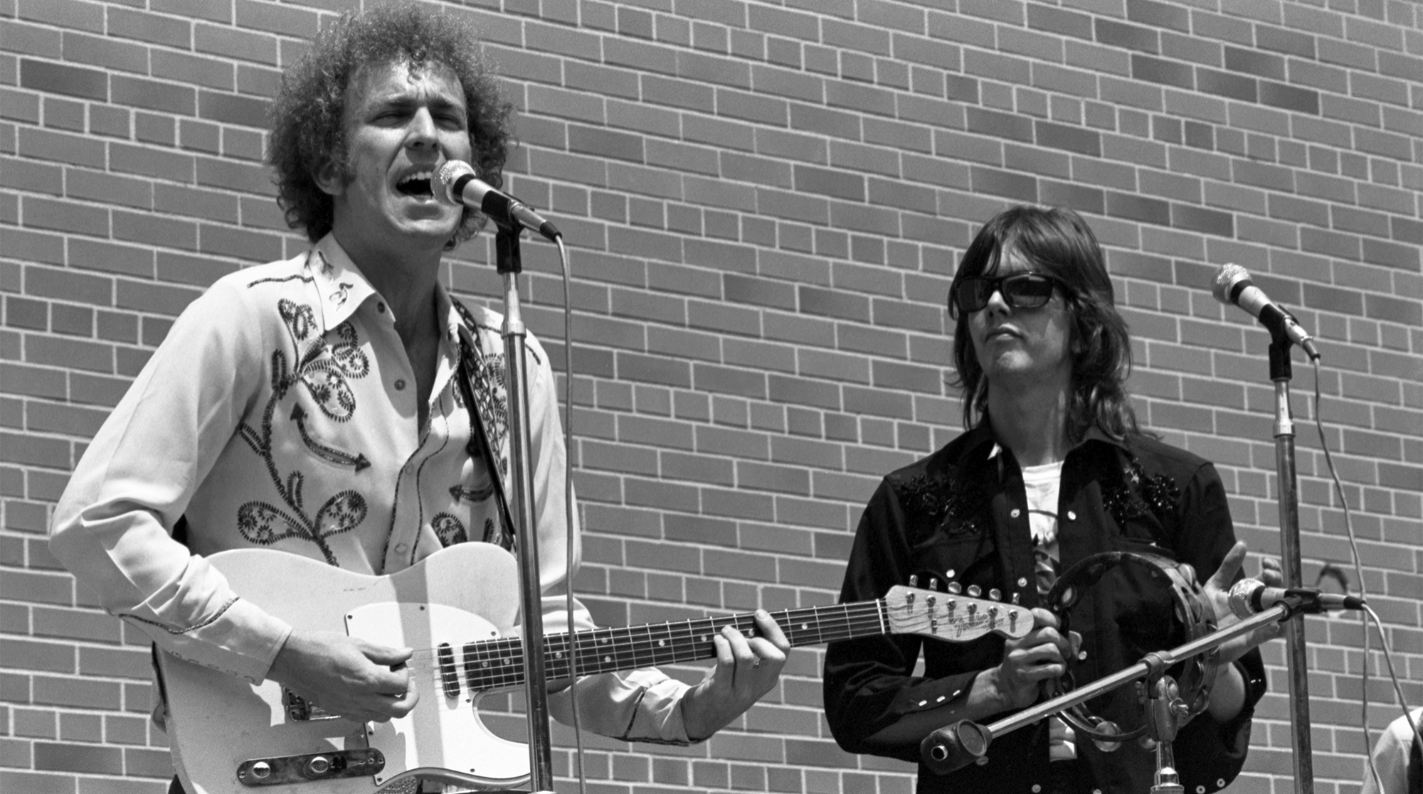Singer and songwriter Gram Parsons (R) performs with Bernie Leadon and The Flying Burrito Brothers at Queens College in New York, May 21, 1970