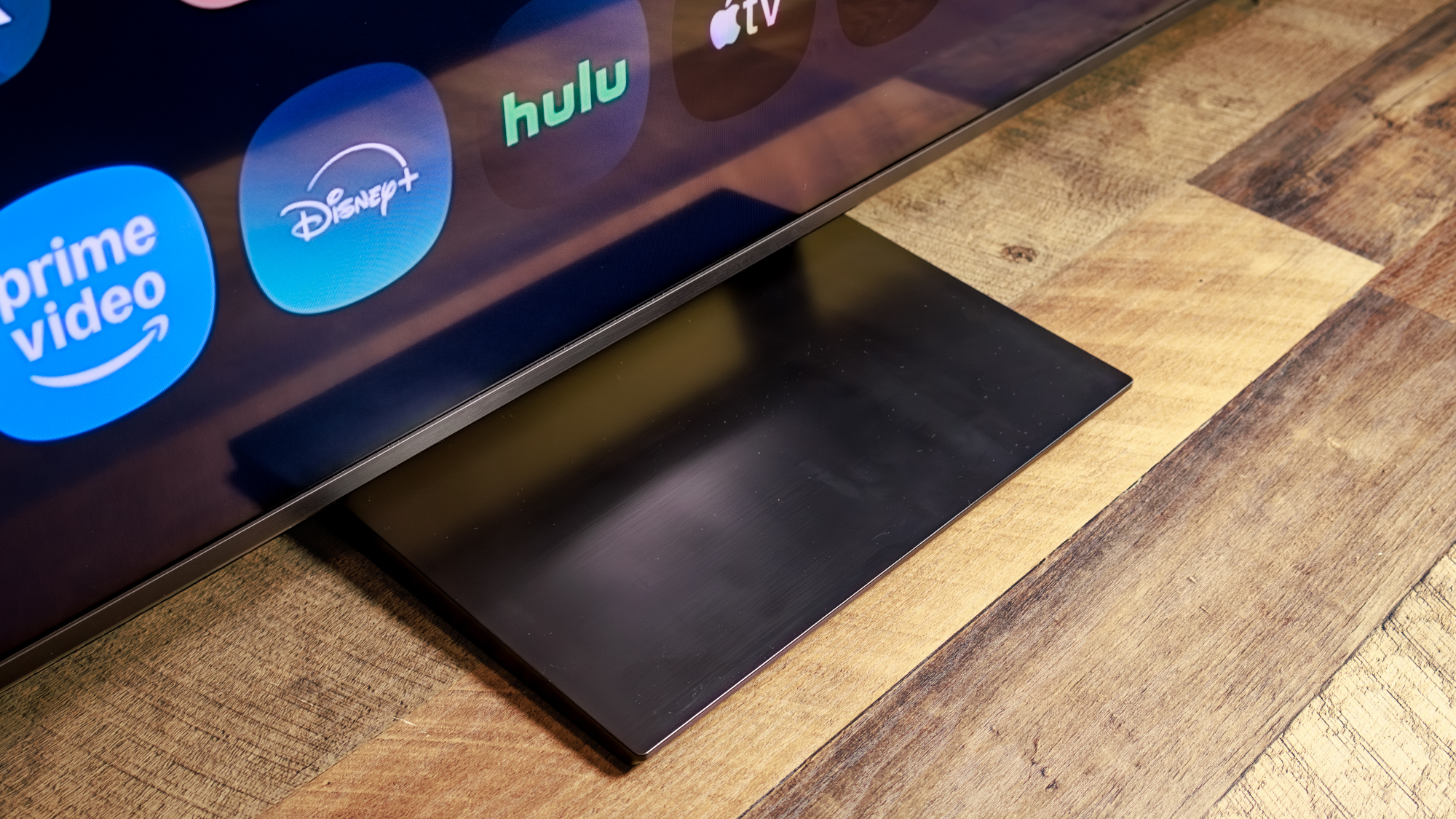 Samsung NEO QLED QN70F TV on a table