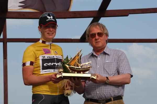 The Belgian Ambassador presented the winner's trophy to Kirsten Wild (Cervelo Test Team) in Doha