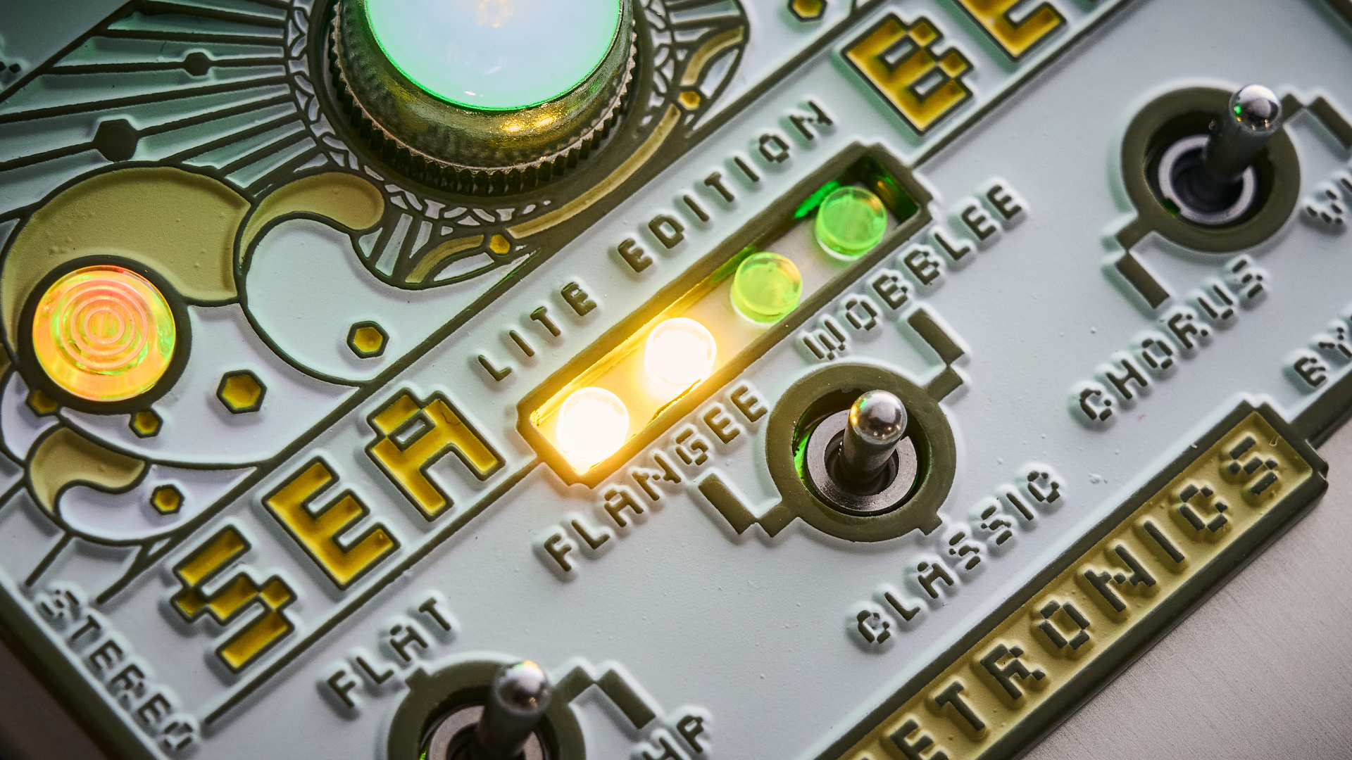 Close up of the preset LEDs on the Beetronics Seabee Lite chorus pedal