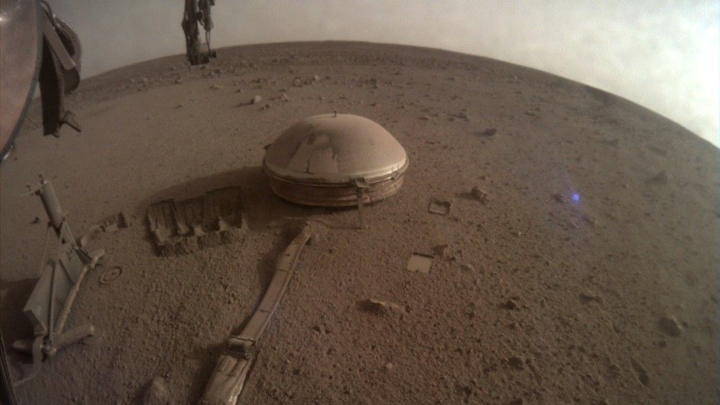 Mars probe InSight sends a bittersweet goodbye selfie 4 years after revealing mysteries of the Red Planet