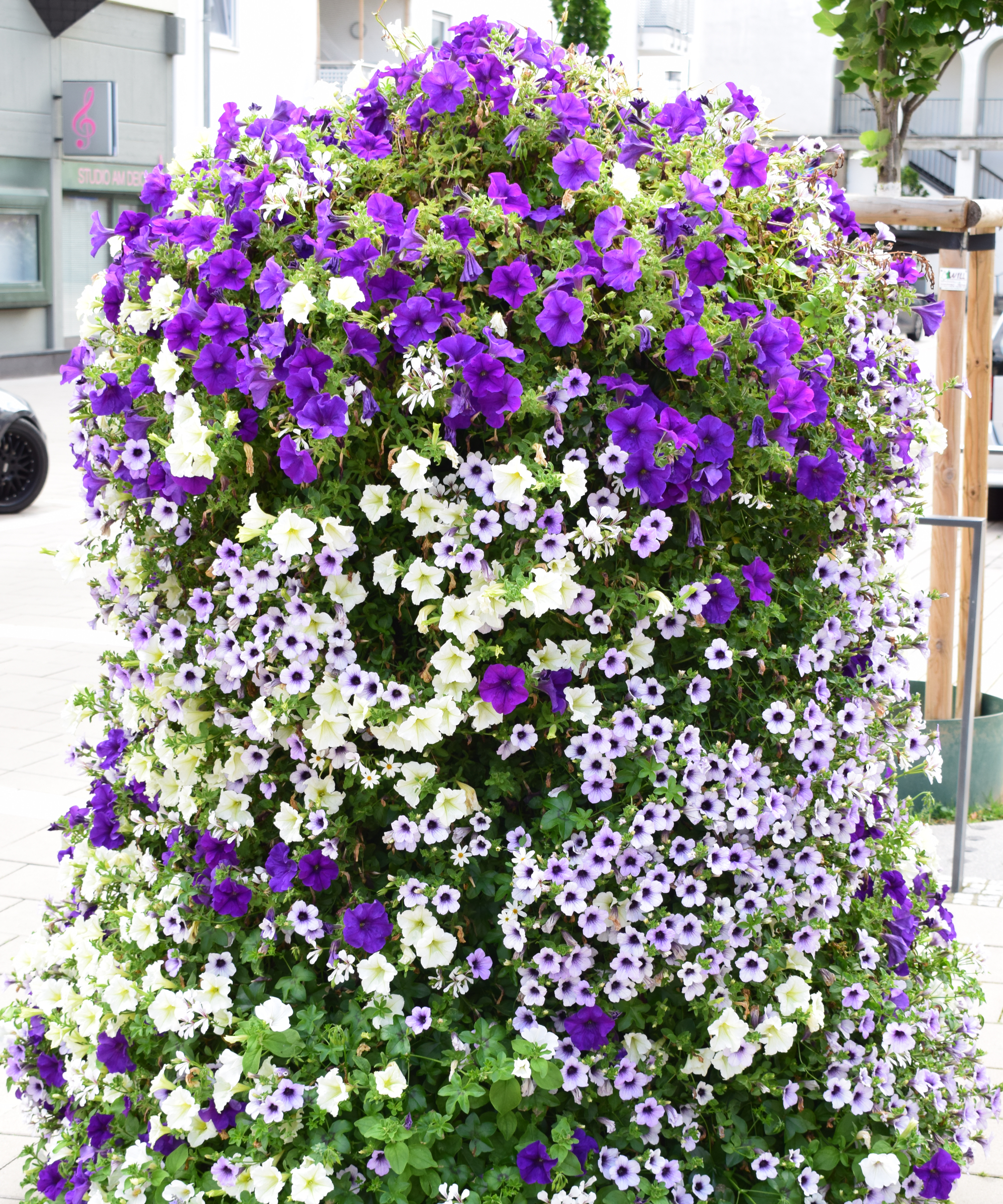 a tower made of blooming flowers