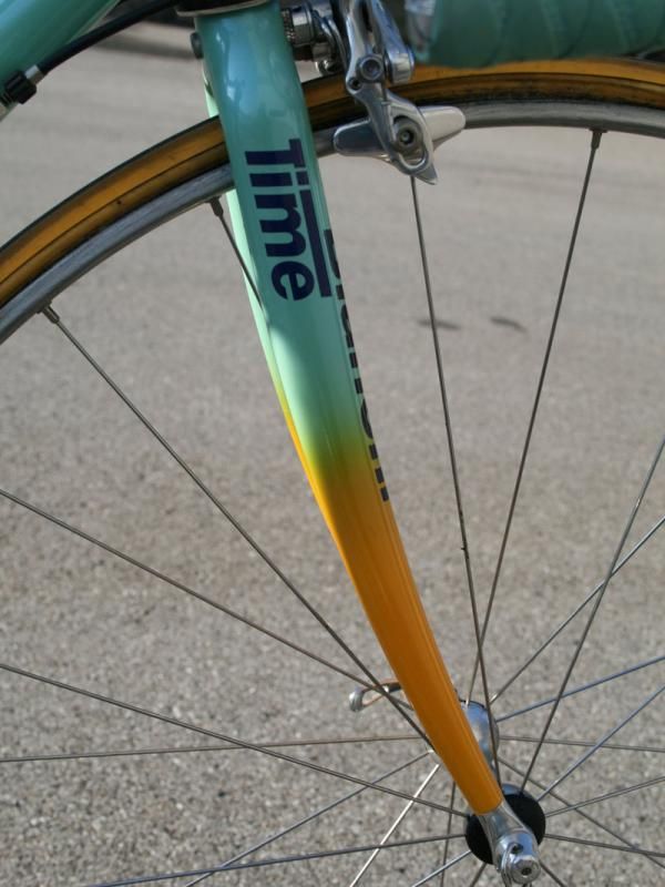 A Time carbon fork is used up front.
