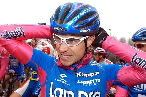 Damiano Cunego (Lampre) gets ready