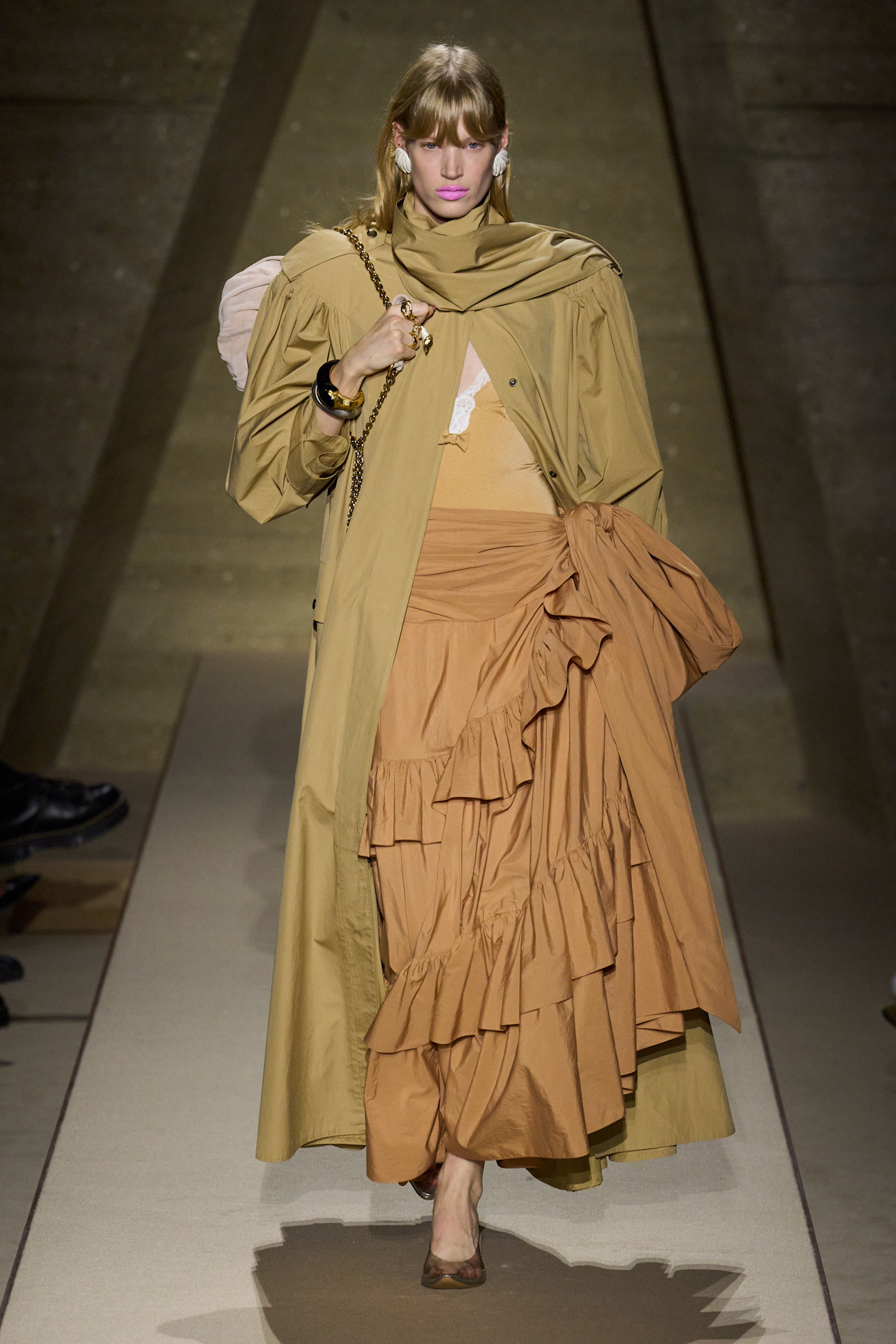 An image of a suede coat, one of the biggest spring coat trends for 2026, on the Chlo&amp;eacute; spring/summer 2026 runway.