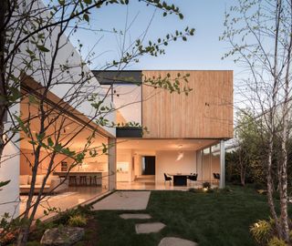 Exterior of family home in Santa Monica designed by Ehrlich Yanai Rhee Chaney (EYRC)