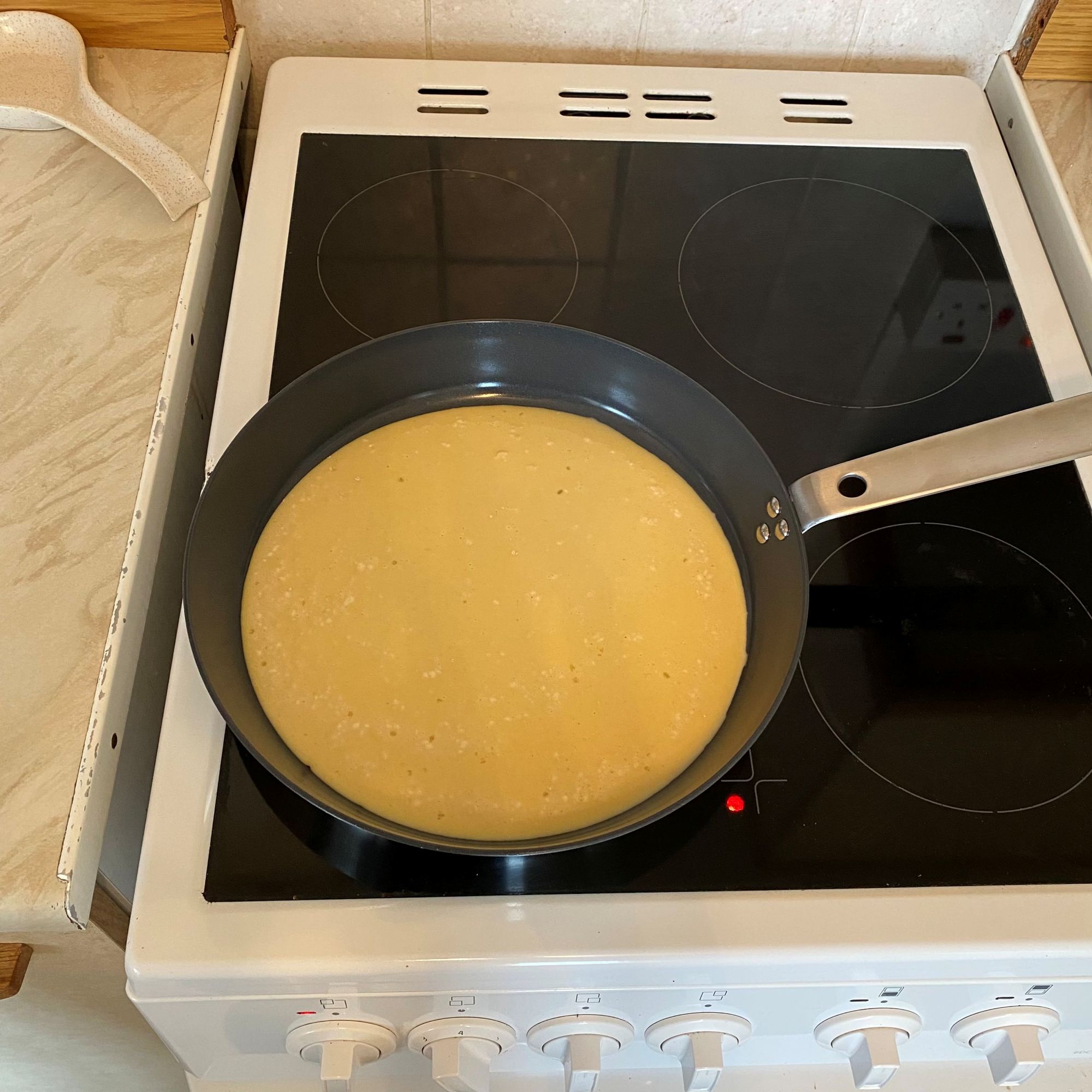 IKEA HEMKOMST frying pan cooking a pancake
