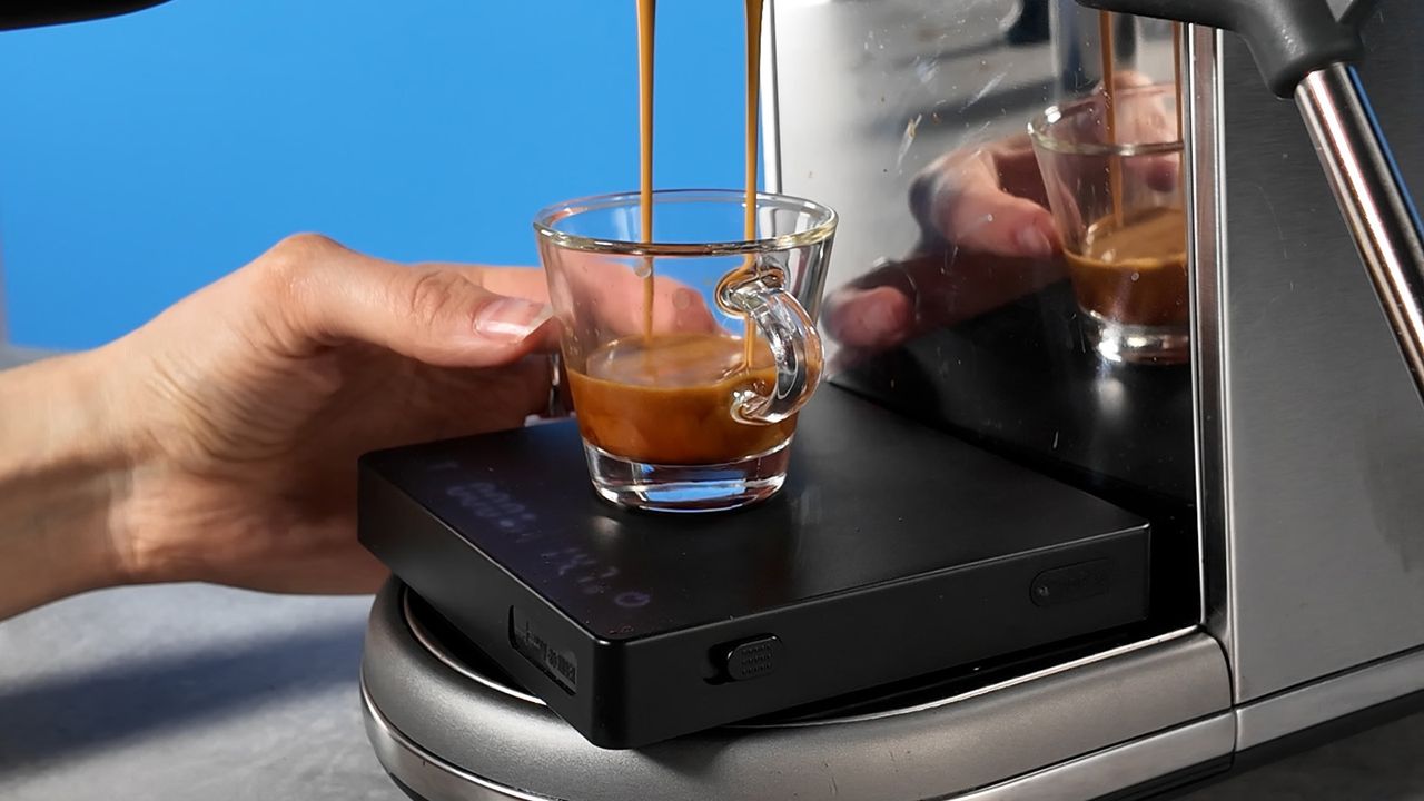 a shot of espresso made on the breville bambino