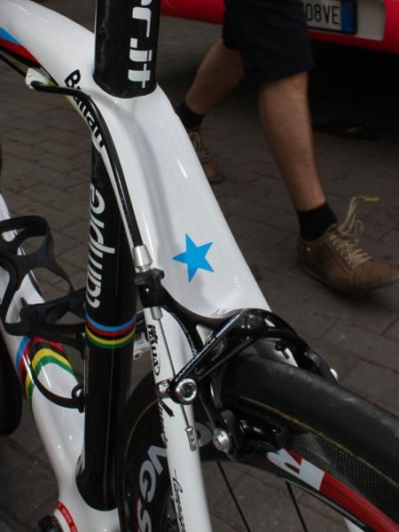 Touches of the standard Lampre team colours are still scattered throughout the frame.