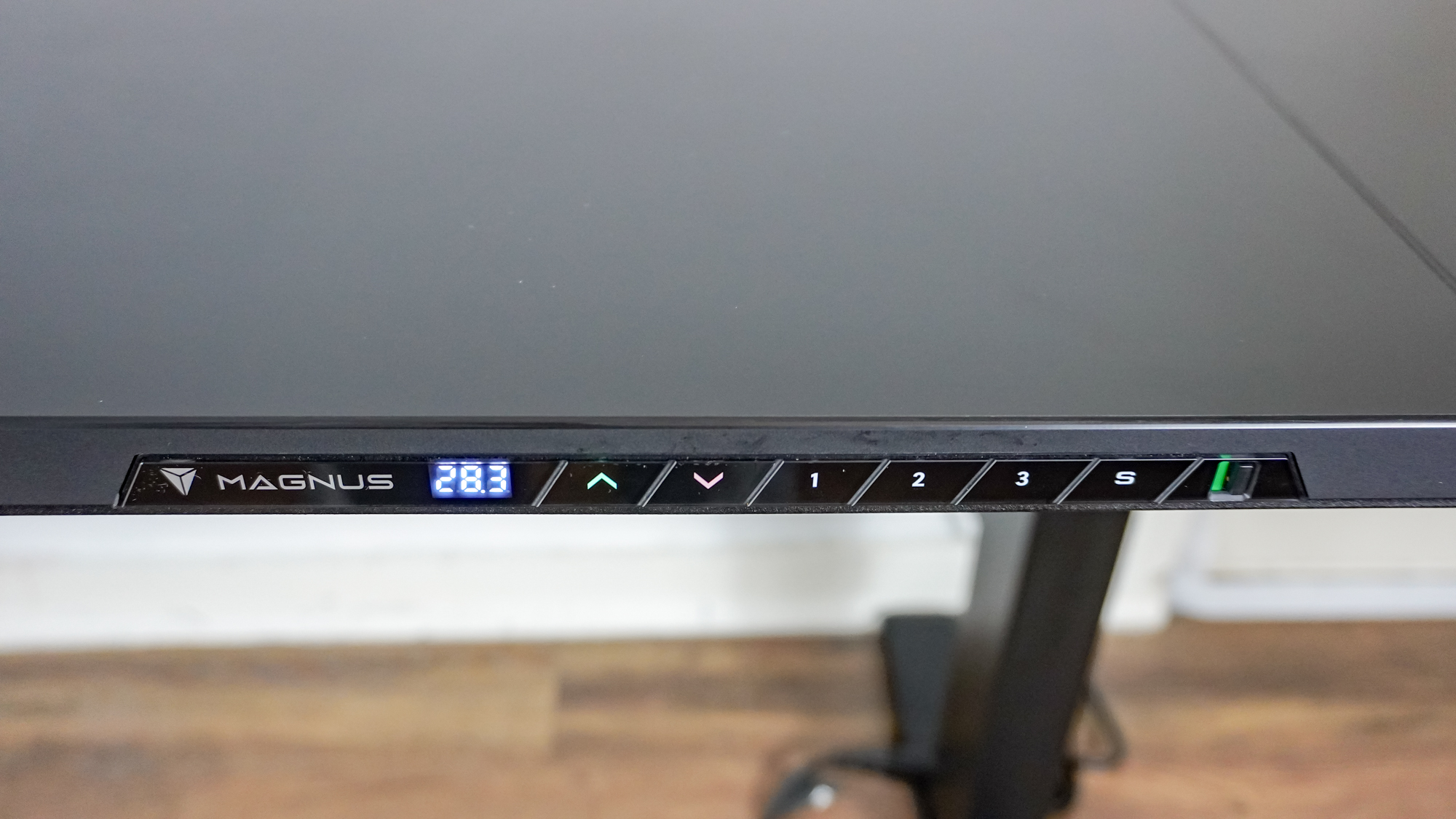 The controls integrated into the side of the Secretlab Magnus Evo