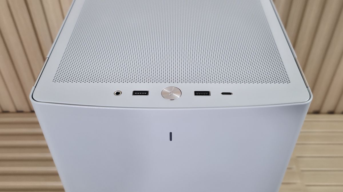 Fractal Define One - Top and I/O