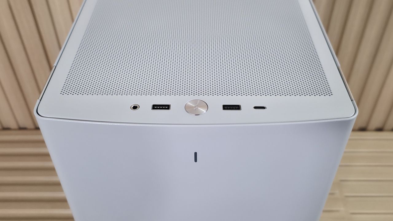 Fractal Define One - Top and I/O