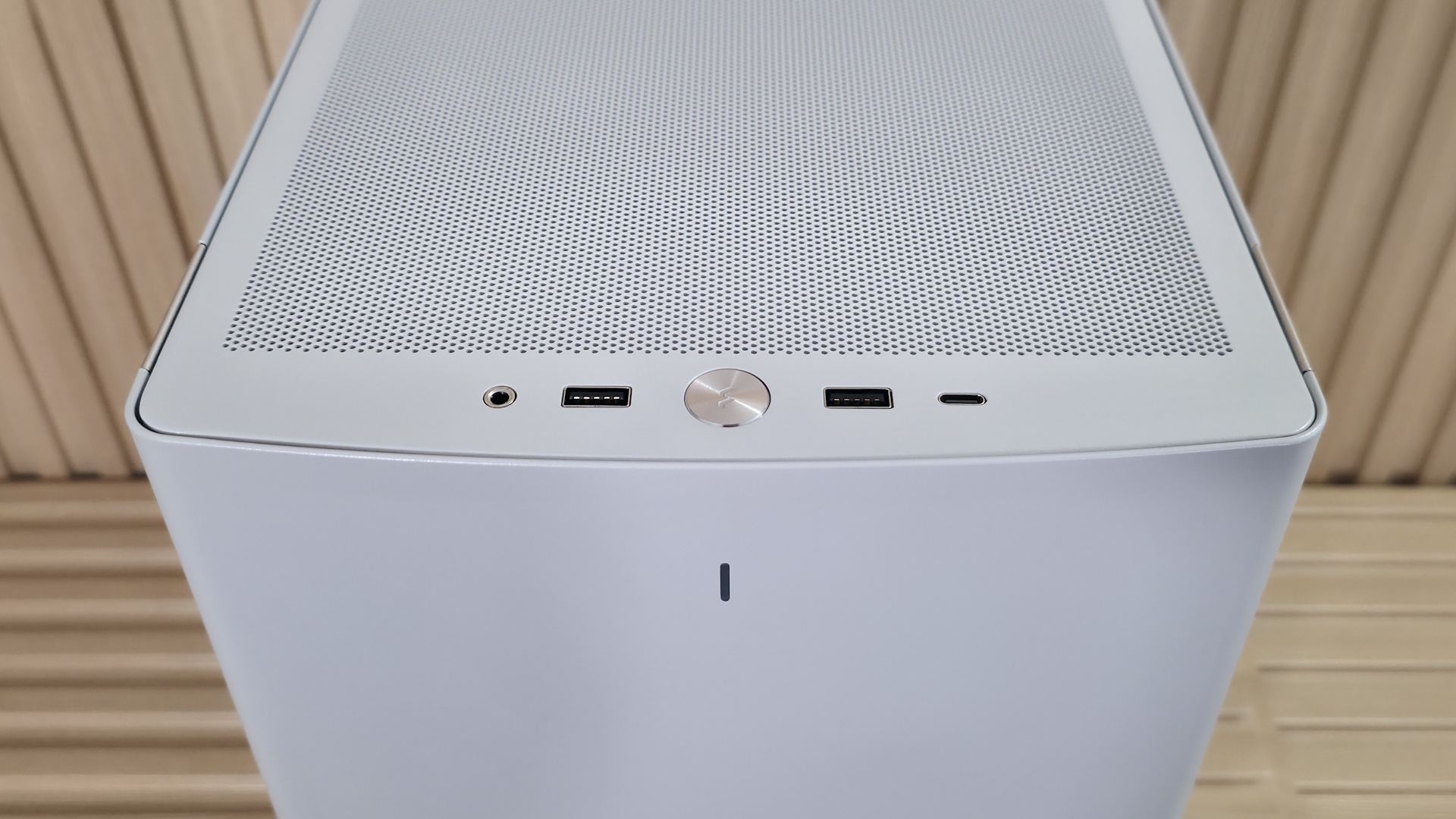 Fractal Define One - Top and I/O
