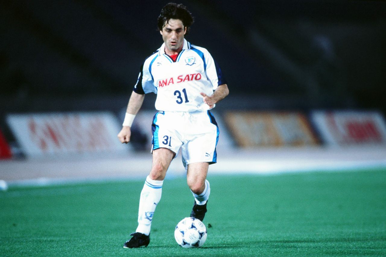 Paulo Futre in action for Yokohama Flugels, 1998