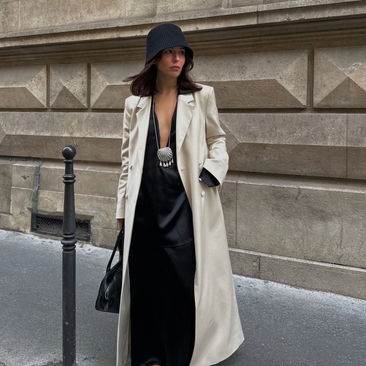 An image of @deborabrosa wearing one of the biggest hat trends of 2026. 