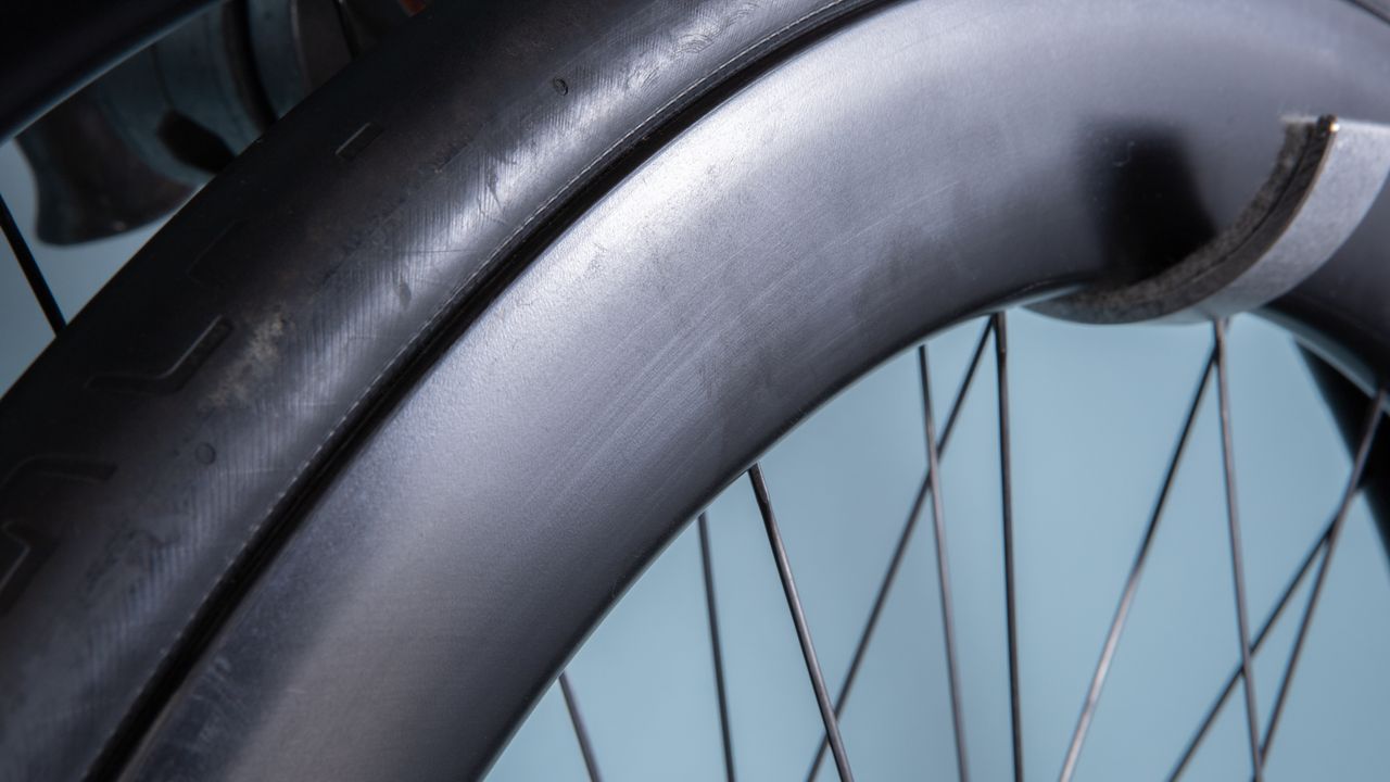 Enve SES 4.5 Wheelset detail of raw carbon fibre