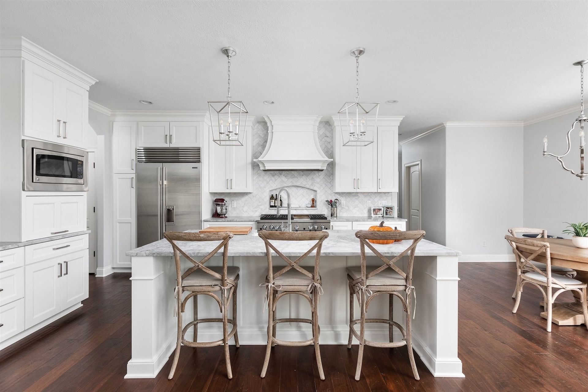 cafe style bar stools at kitchen island