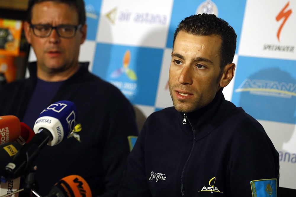 Vincenzo Nibali (Astana) and coach Paolo Slongo speak with the press about possible GC recovery tactics