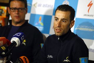 Vincenzo Nibali (Astana) and coach Paolo Slongo speak with the press about possible GC recovery tactics