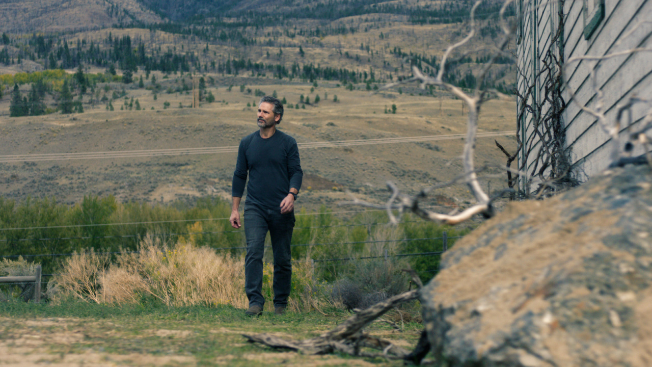 Eric Bana as Kyle Turner in Untamed walking across a field.