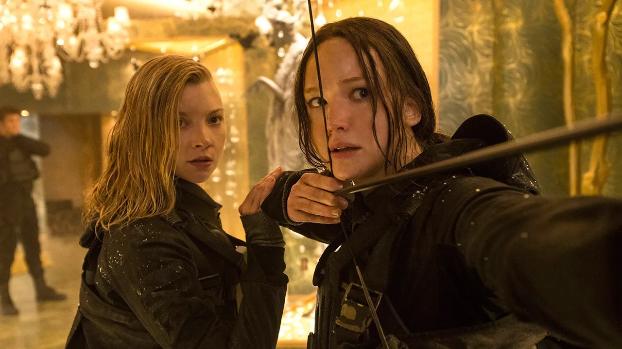 Natalie Dormer et Jennifer Lawrence dans The Hunger Games : Clarak Partie 2