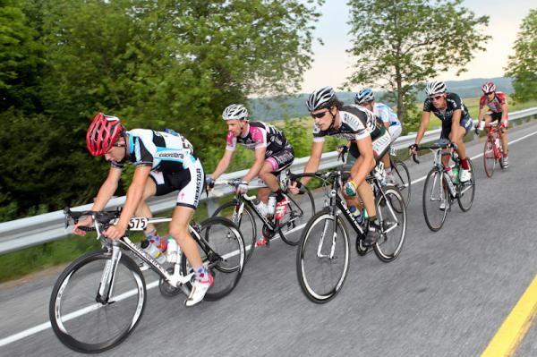 The break works together on the way to the uphill finish.