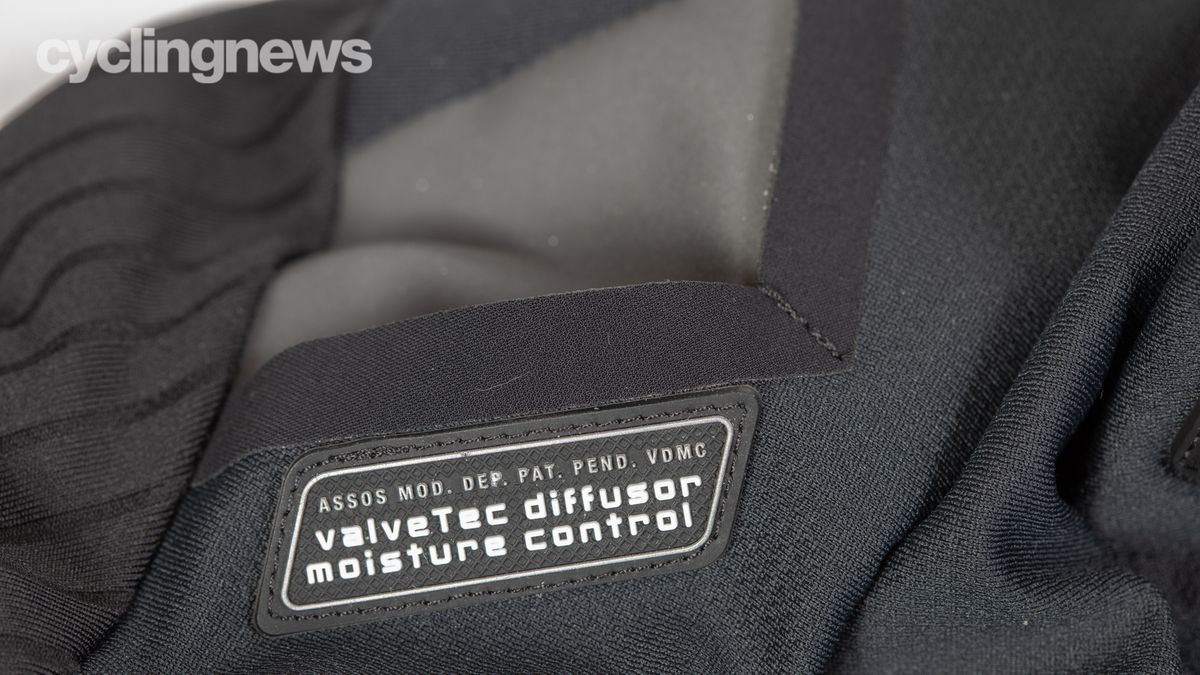Assos Equipe RS Spring Fall Jacket Targa detail of the diffuser valve design