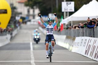 Trofeo Alfredo Binda- Comune di Cittiglio 2023: Shirin van Anrooij claims the win