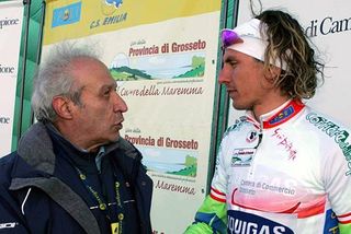 Filippo Pozzato (Liquigas) talks with the Adriano Amici,