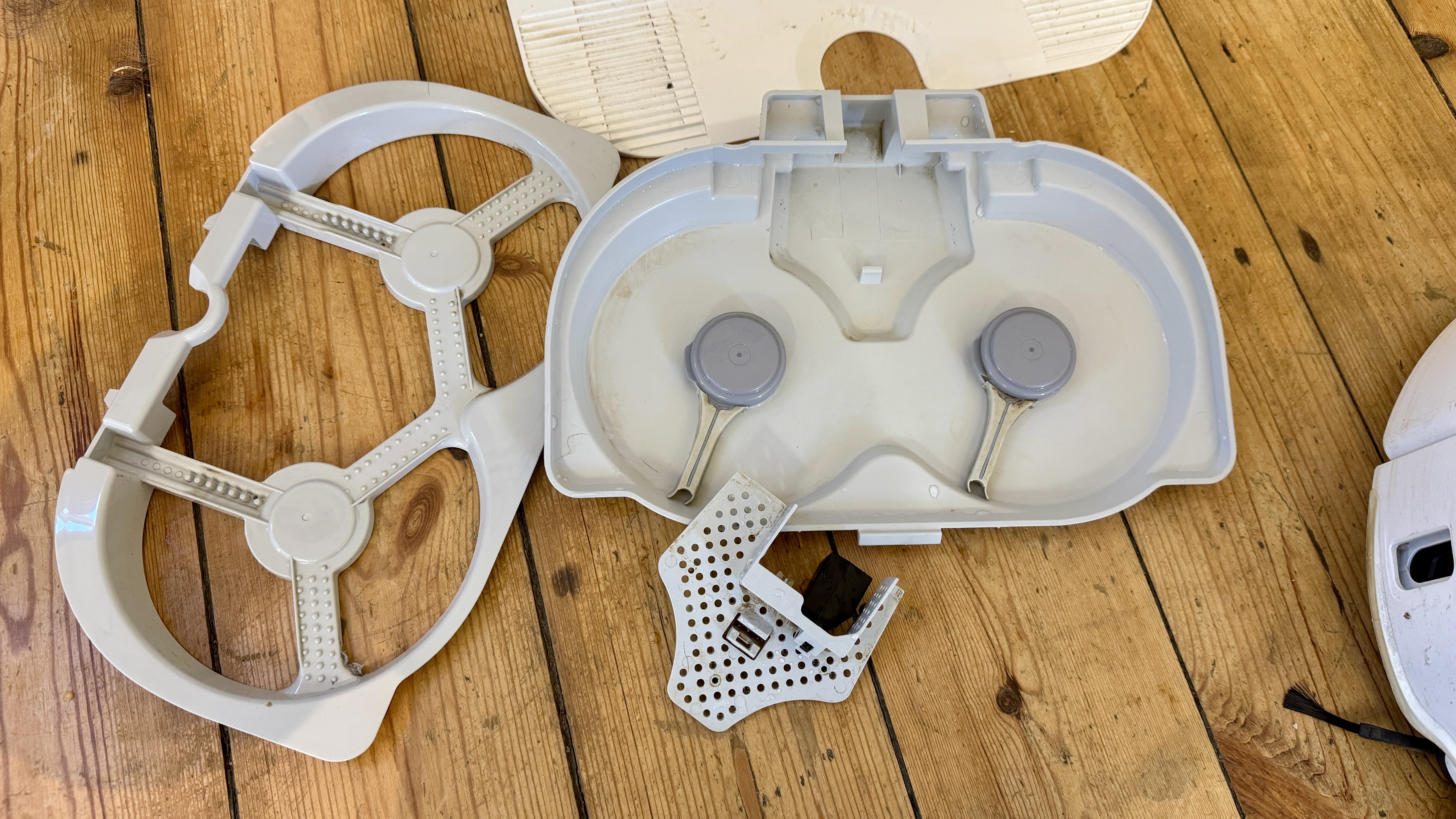 Mop cleaning components from dock removed for cleaning