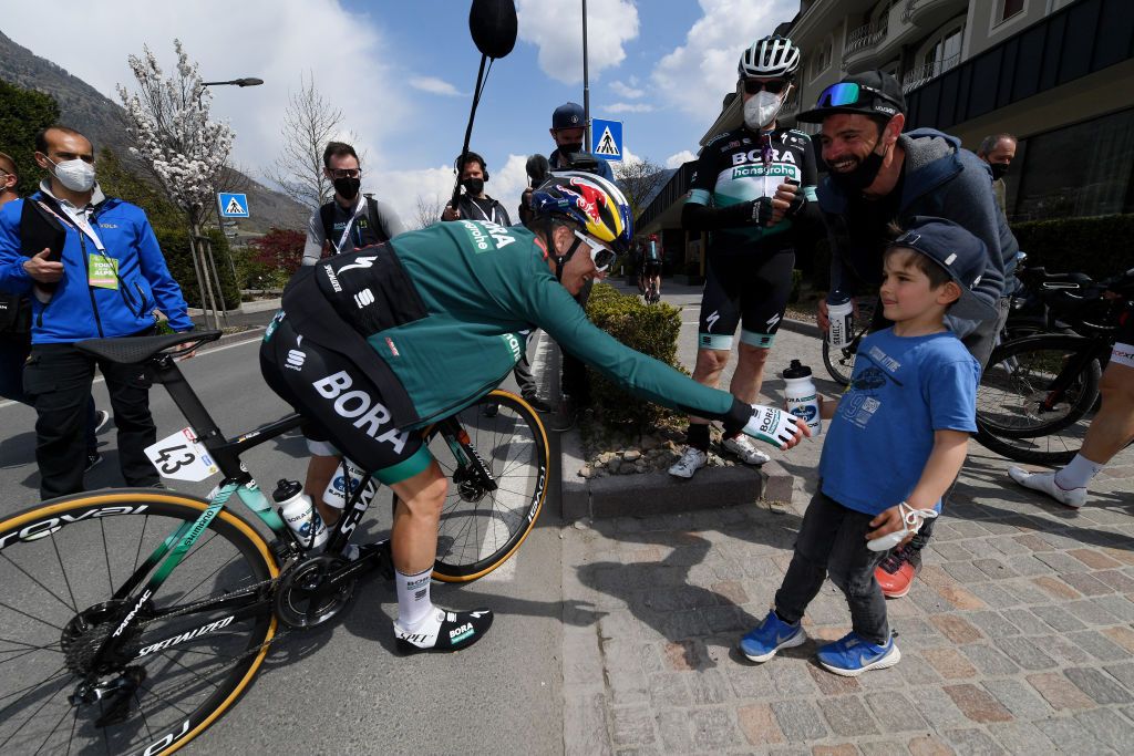Anton Palzer (Bora-Hansgrohe) gives a bottle to a fan after the stage