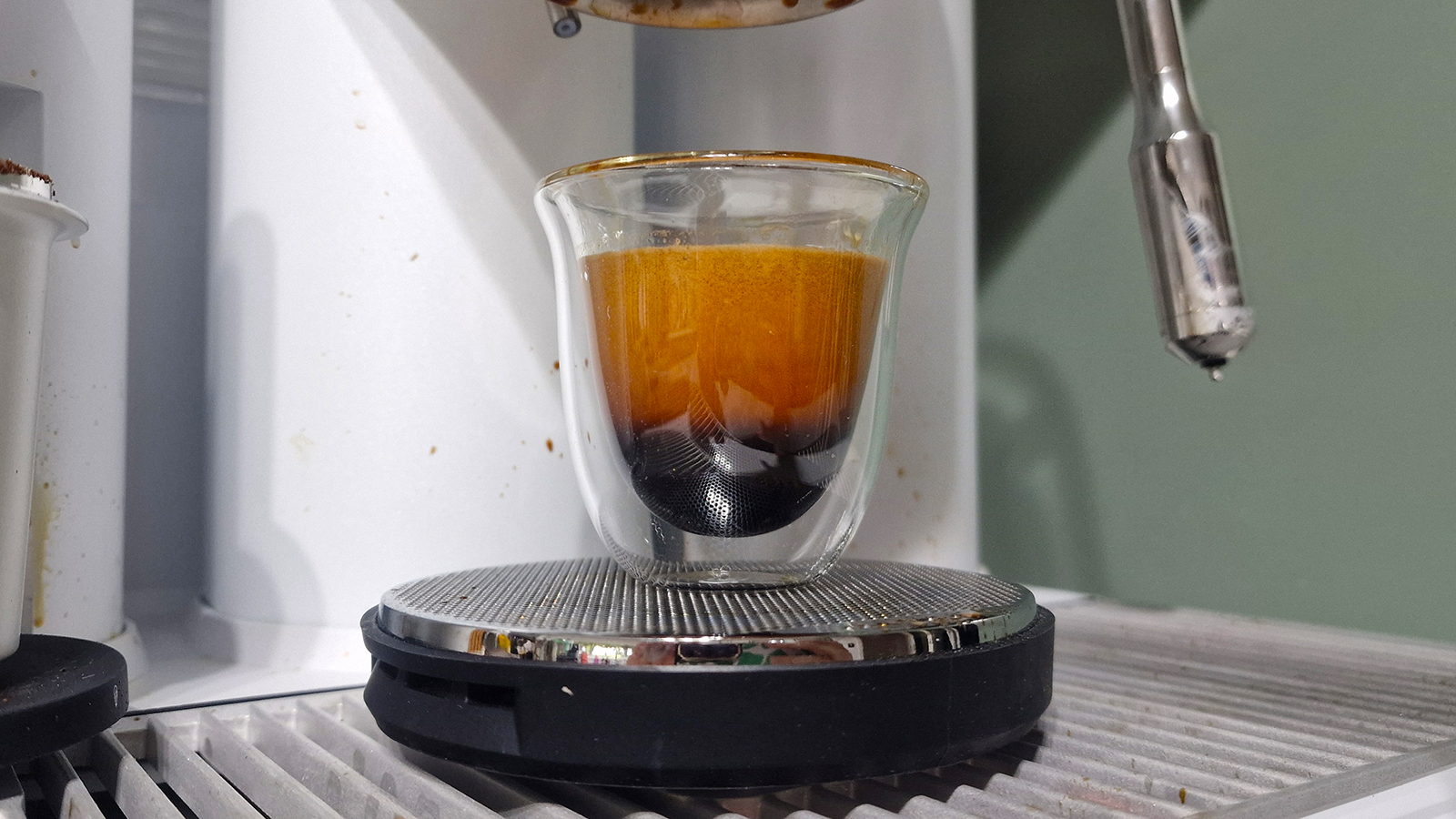 Espresso made in the Meraki espresso machine