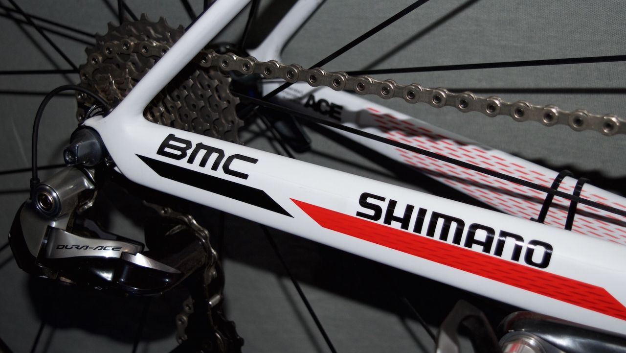Clean red and black lines compliment the matt white finish.