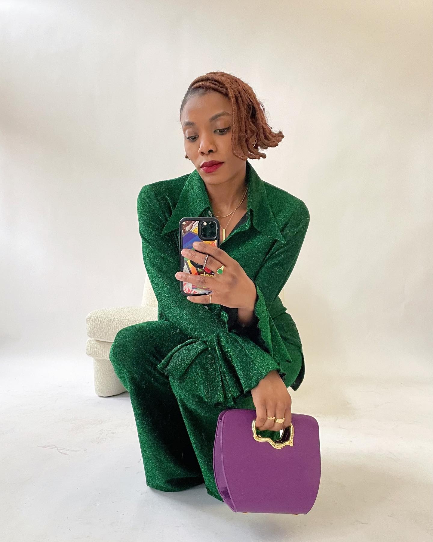 A woman taking a mirror selfie with a blunt bob hairstyle