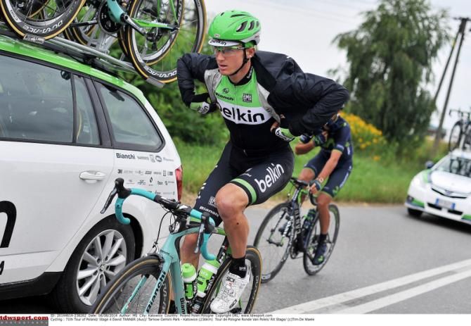 Belkin's David Tanner drops back to the team car to pick up a jacket