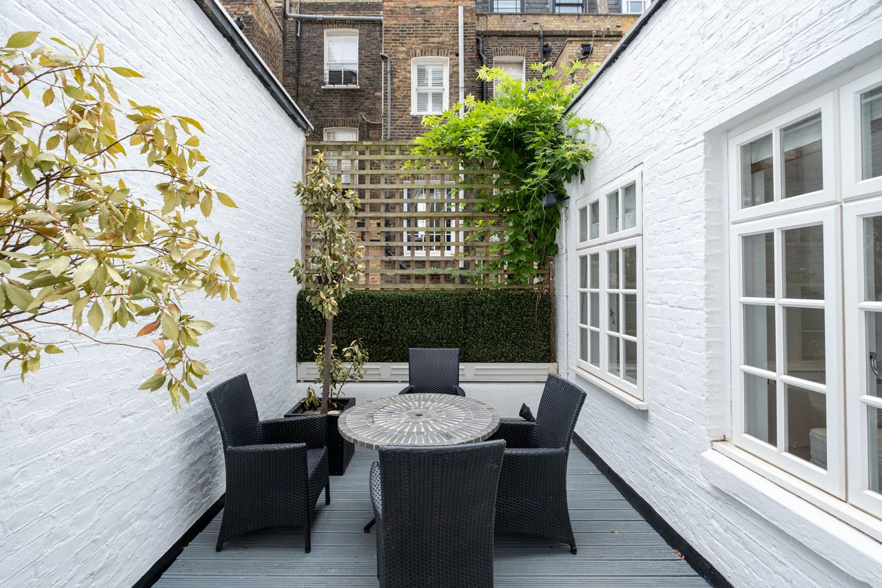 Images of Churchill's former home in Eccleston Square, London