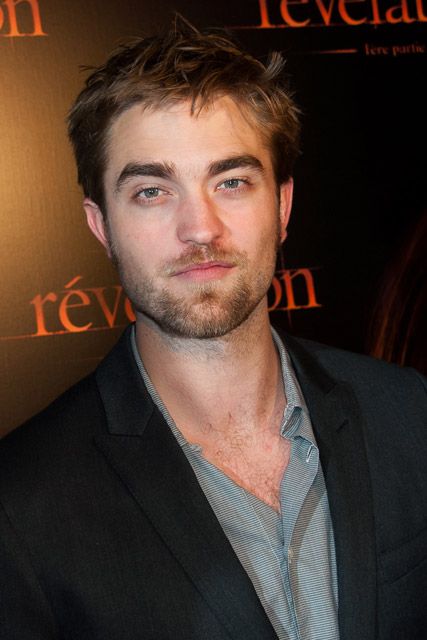 Robert Pattinson to auction private Breaking Dawn screening | Marie ...