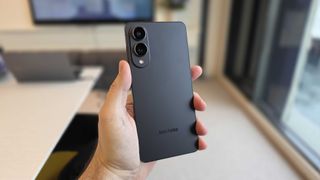 In-hand image of Samsung Galaxy S25 Edge Titanium Jetblack color variant