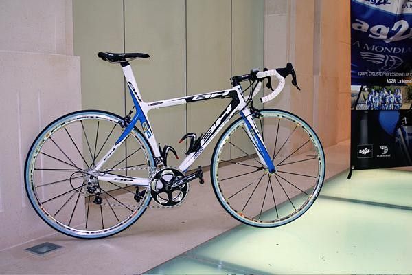 The AG2R-La Mondiale road bike is a BH Global Concept G4.