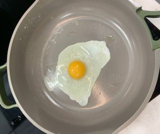 An egg frying in the Always Pan 2.0.