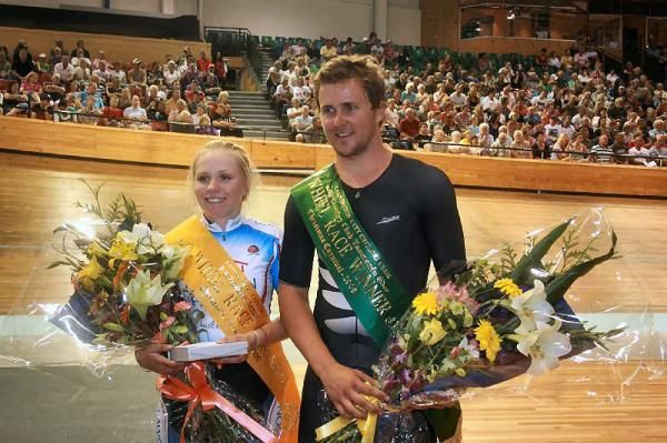 The 2000m wheel race winners Emma Lawson and Simon Van Velthoveen pose for a photo.